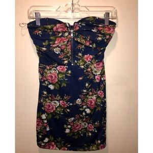 🌵 Floral mini dress size medium
